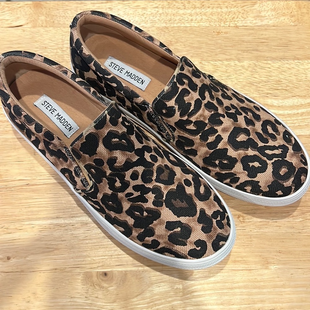 Steve Madden Gills sneaker Brand New womens size 10